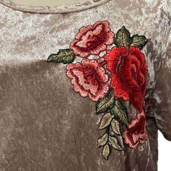 C Velvet Blouse with Floral Embroidery - Brown and Red - Picture 4 of 7